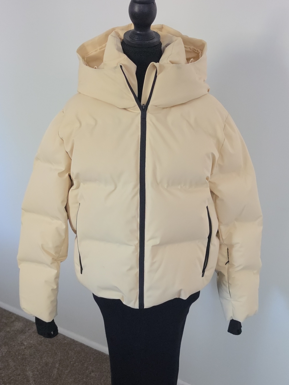 Woman Cream Puffer Jacket with Hood